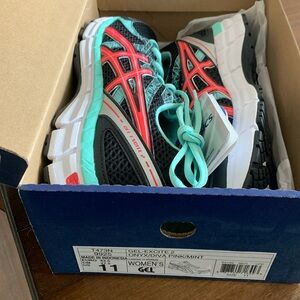 NWT womens Asics running shoes